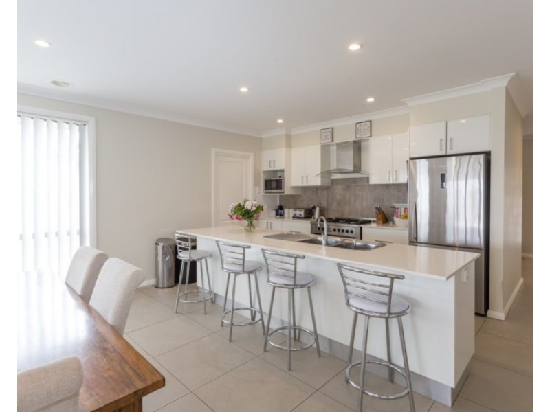 16 Glasson Drive Orange, Orange NSW 2800