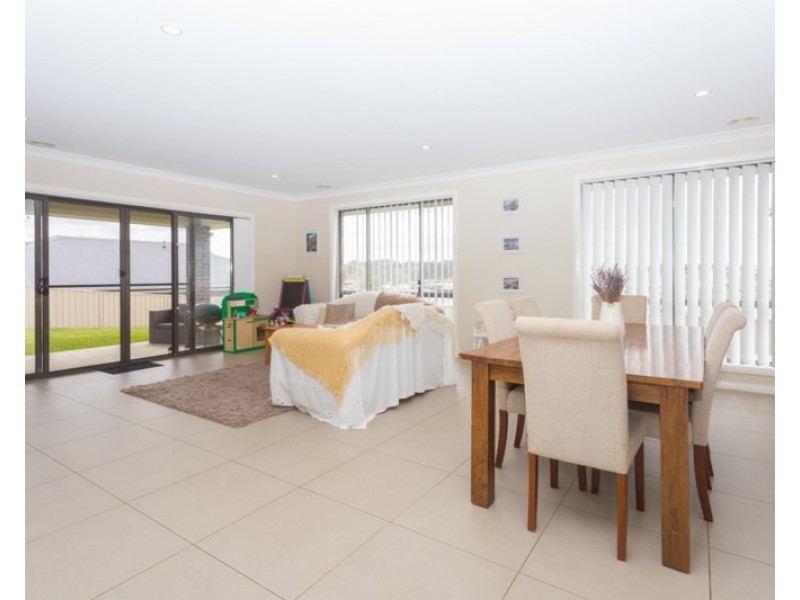 16 Glasson Drive Orange, Orange NSW 2800