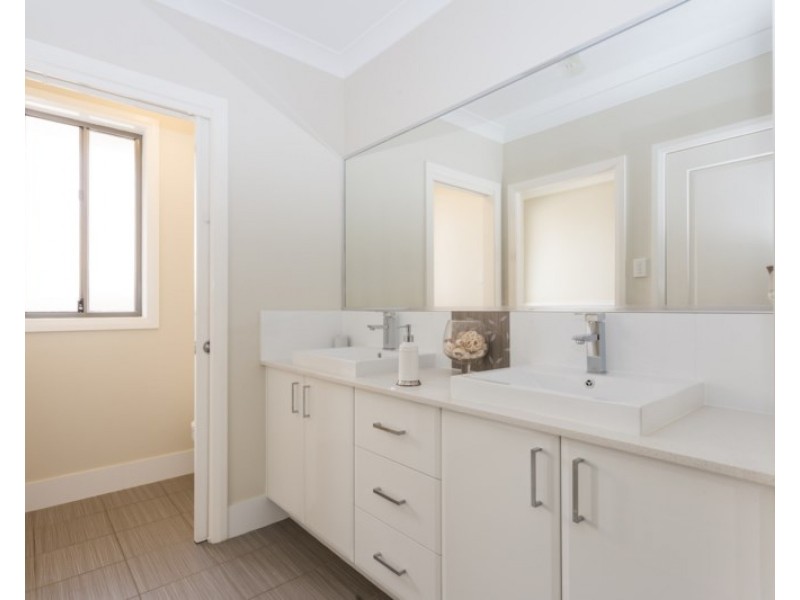 16 Glasson Drive Orange, Orange NSW 2800