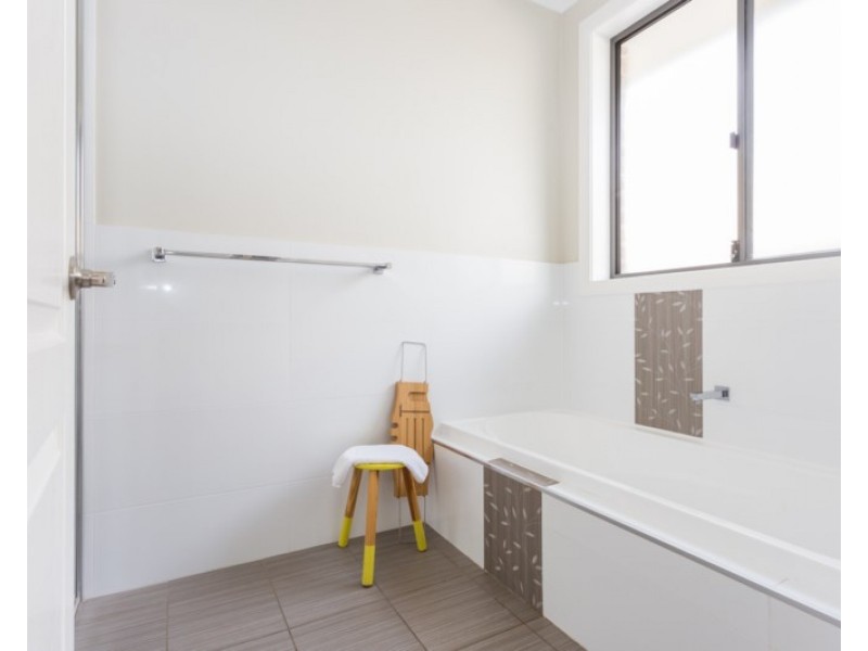 16 Glasson Drive Orange, Orange NSW 2800