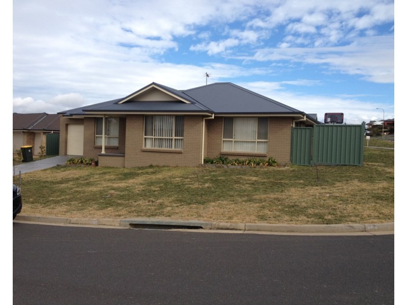 19 Discovery Drive, Orange NSW 2800