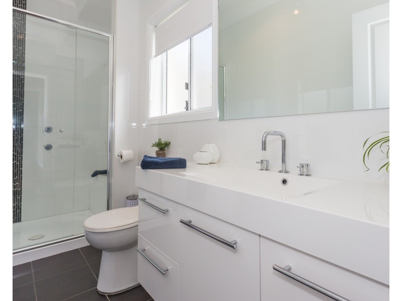 8 Roselawn Drive, Orange NSW 2800