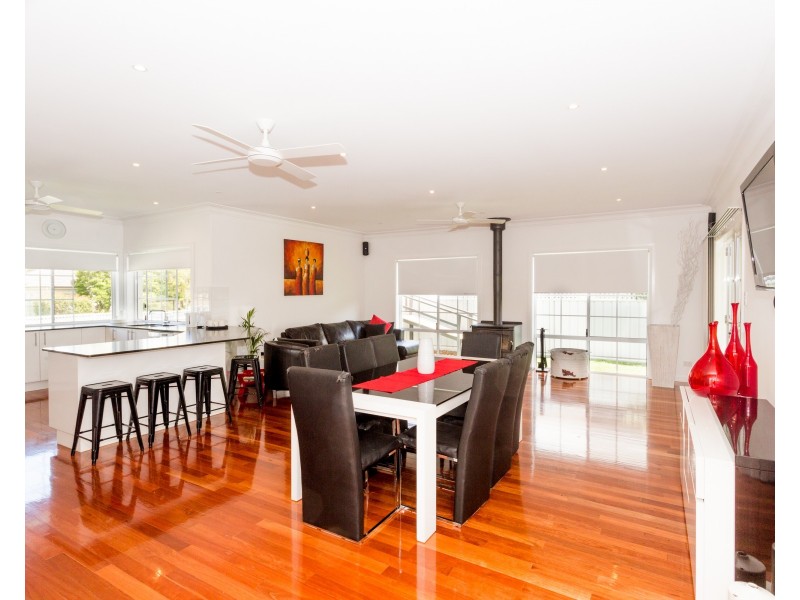 8 Roselawn Drive, Orange NSW 2800