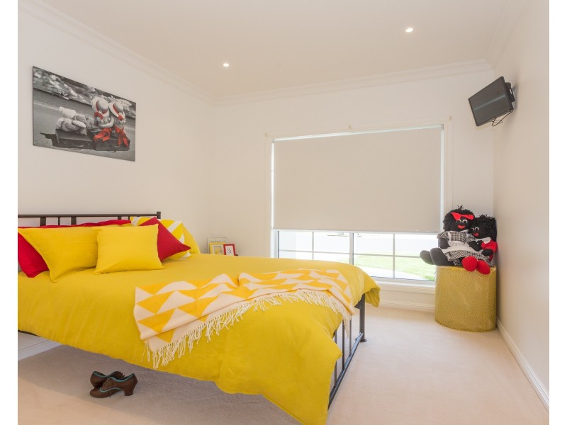 8 Roselawn Drive, Orange NSW 2800