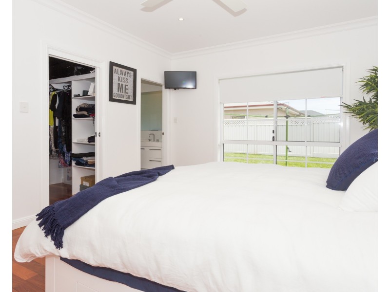 8 Roselawn Drive, Orange NSW 2800