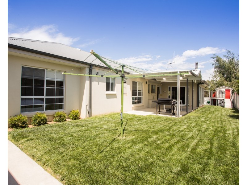 8 Roselawn Drive, Orange NSW 2800