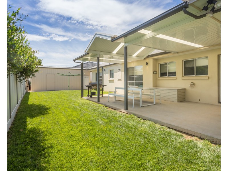 8 Roselawn Drive, Orange NSW 2800