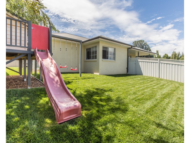 8 Roselawn Drive, Orange NSW 2800