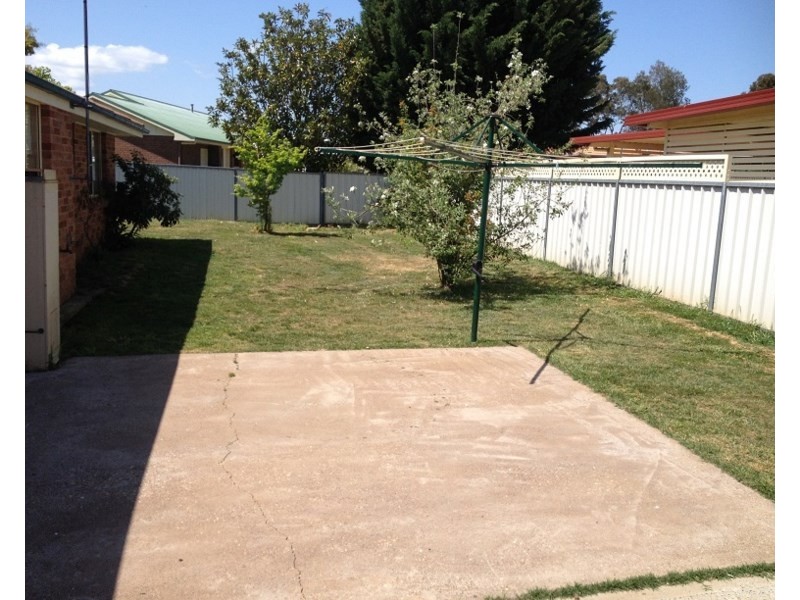 9 Orchard Grove, Orange NSW 2800