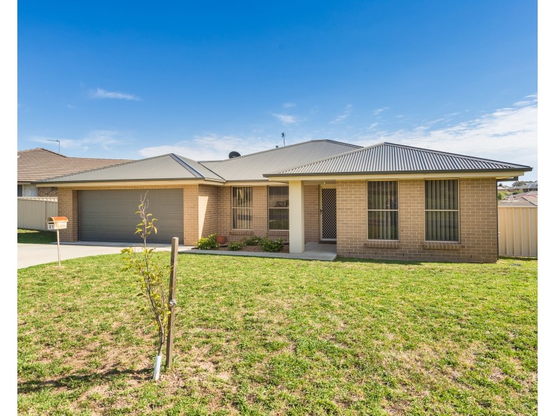 21 Robinson Court, Orange NSW 2800