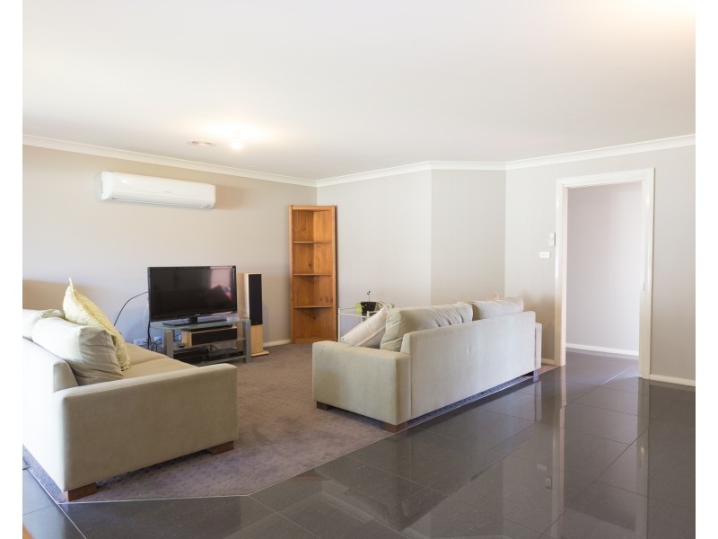 21 Robinson Court, Orange NSW 2800