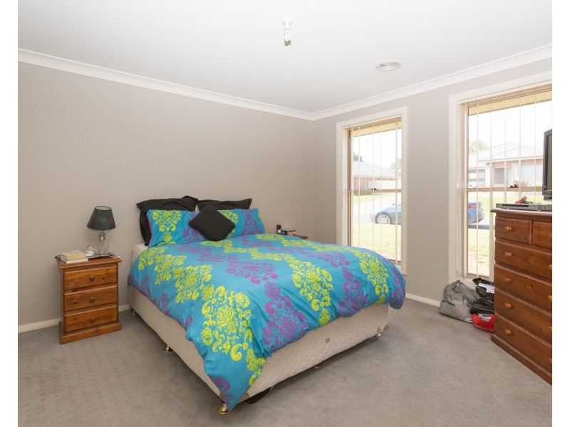 21 Robinson Court, Orange NSW 2800