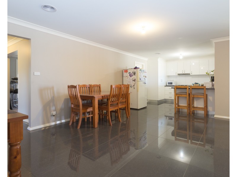 21 Robinson Court, Orange NSW 2800