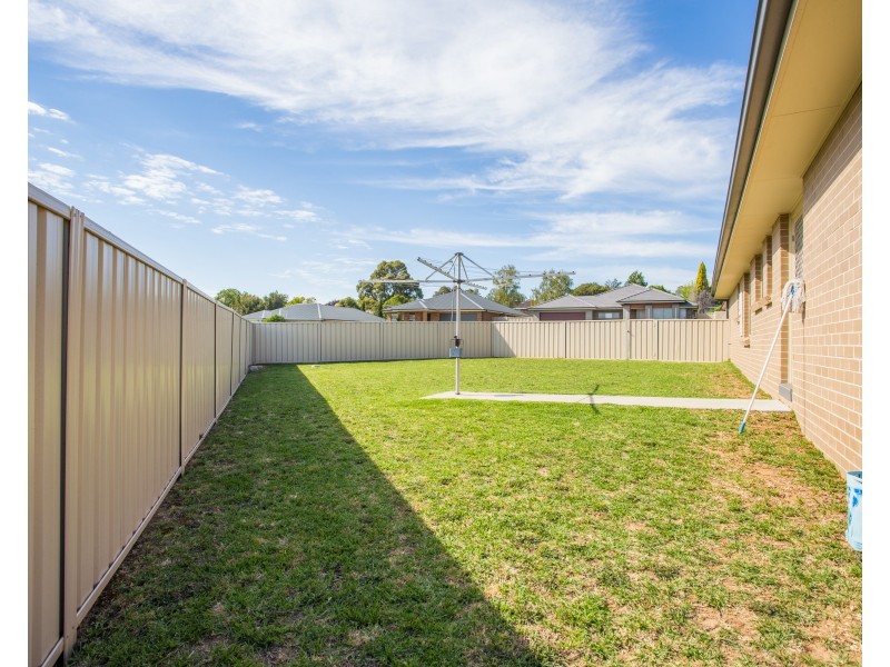 21 Robinson Court, Orange NSW 2800