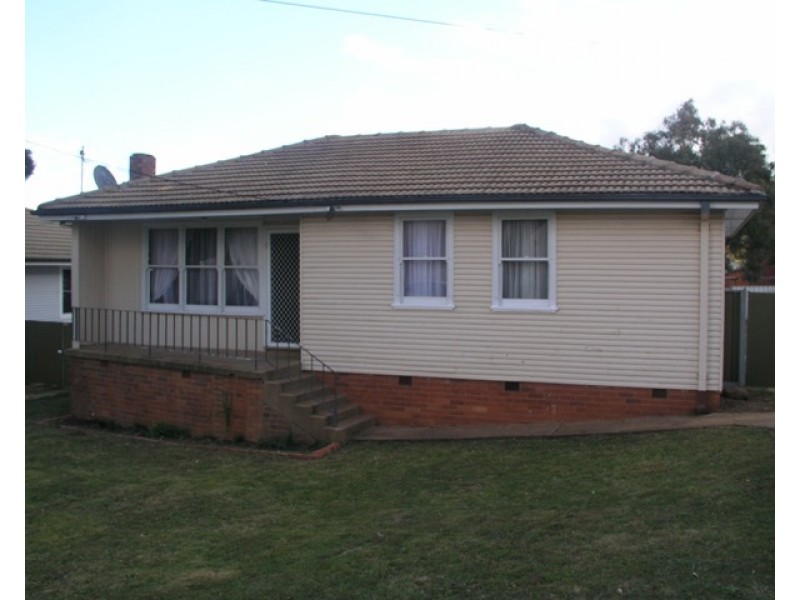 171 Lone Pine Avenue, Orange NSW 2800
