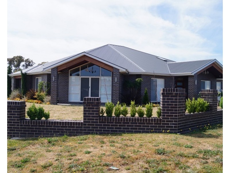 32 Moonstone Drive, Orange NSW 2800