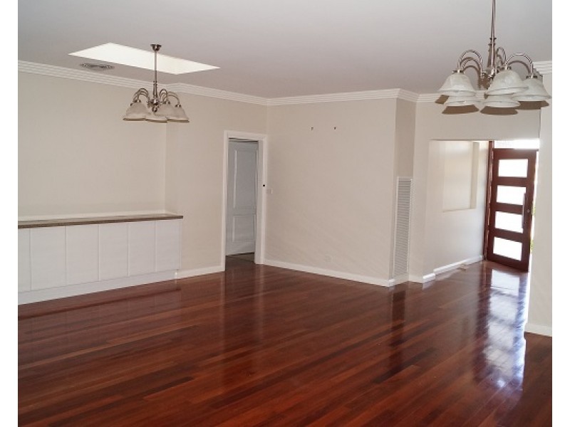 32 Moonstone Drive, Orange NSW 2800