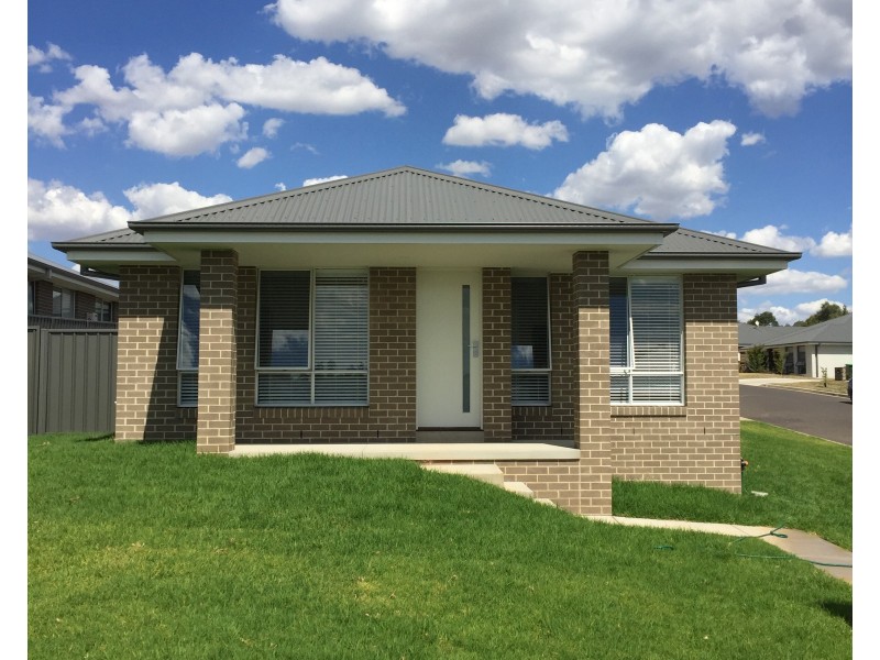14 Tilston Way, Orange NSW 2800