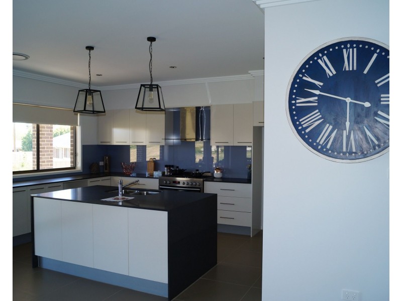 4 The Snowy Way, Orange NSW 2800