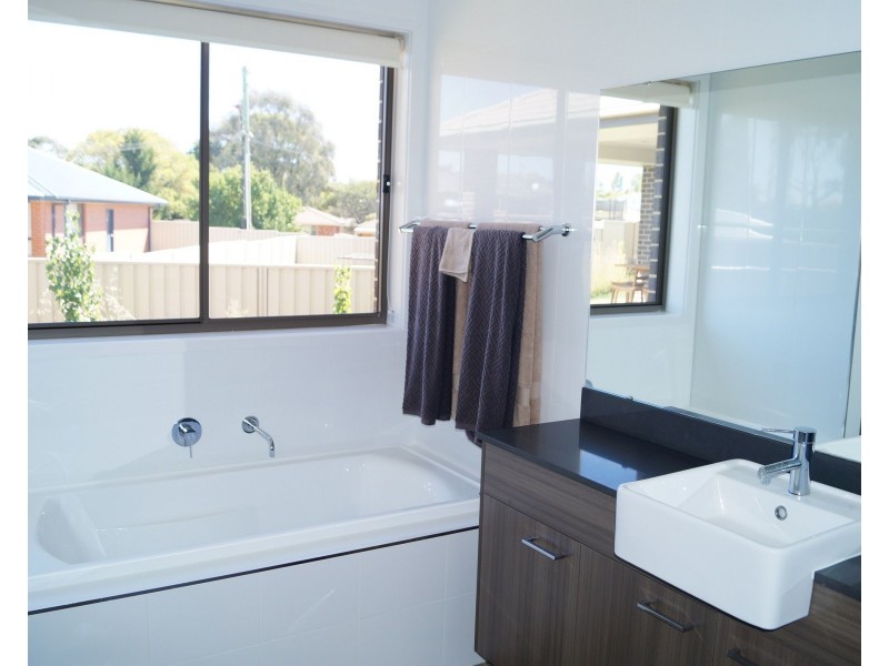 4 The Snowy Way, Orange NSW 2800