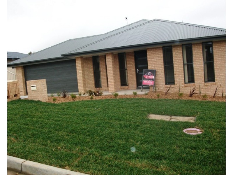 2 Hughes Street, Orange NSW 2800