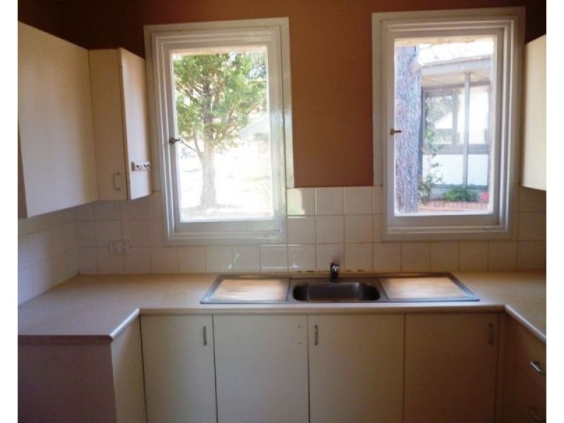 8 Algona Crescent, Orange NSW 2800