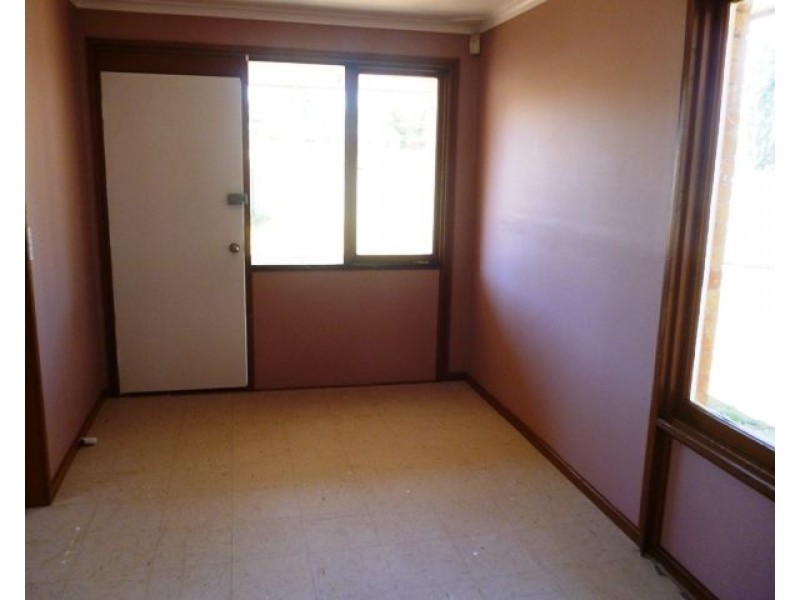 8 Algona Crescent, Orange NSW 2800