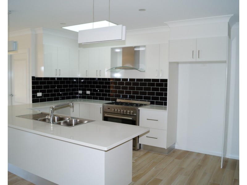 87 Kearneys Drive, Orange NSW 2800