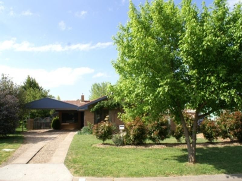 8 Brooke Place, Orange NSW 2800