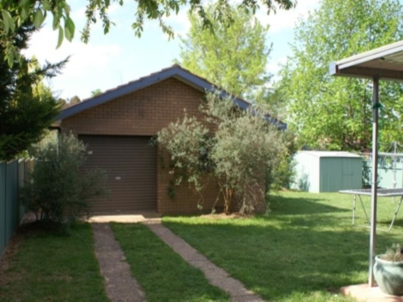8 Brooke Place, Orange NSW 2800