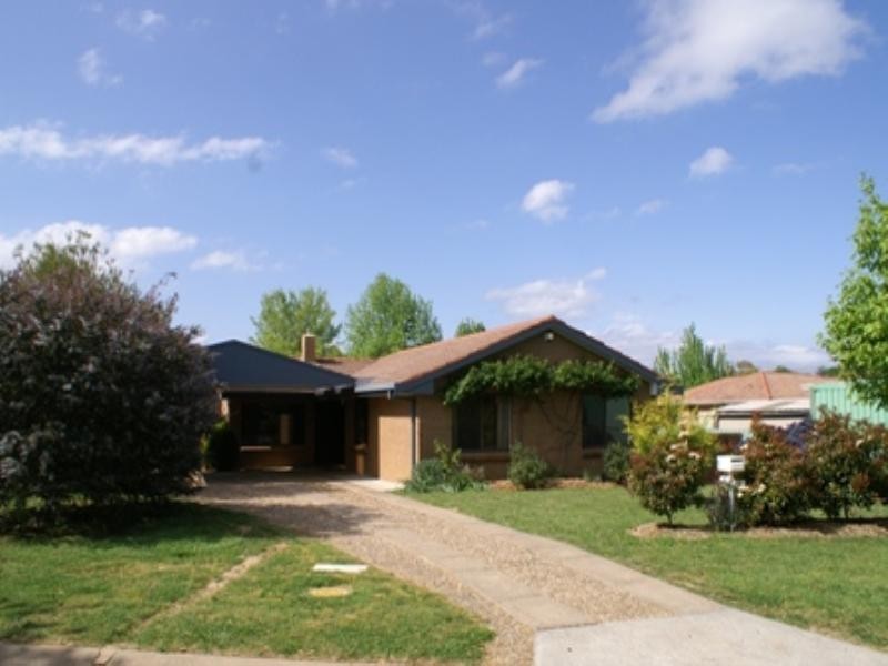 8 Brooke Place, Orange NSW 2800