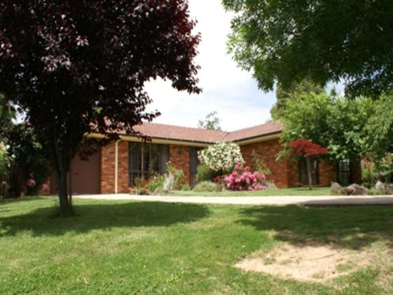 8 Pioneer Place, Orange NSW 2800