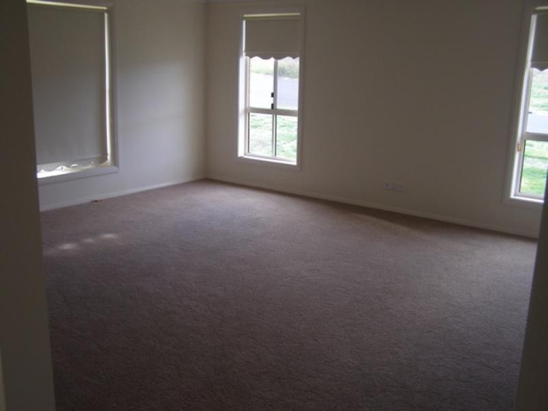 1 Fahy Crescent, Orange NSW 2800