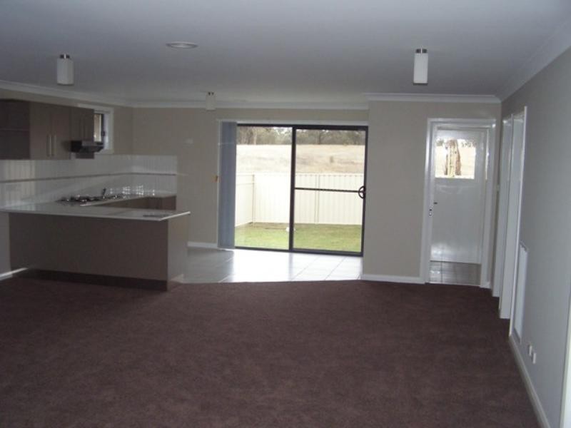 7b Etna Circuit, Orange NSW 2800