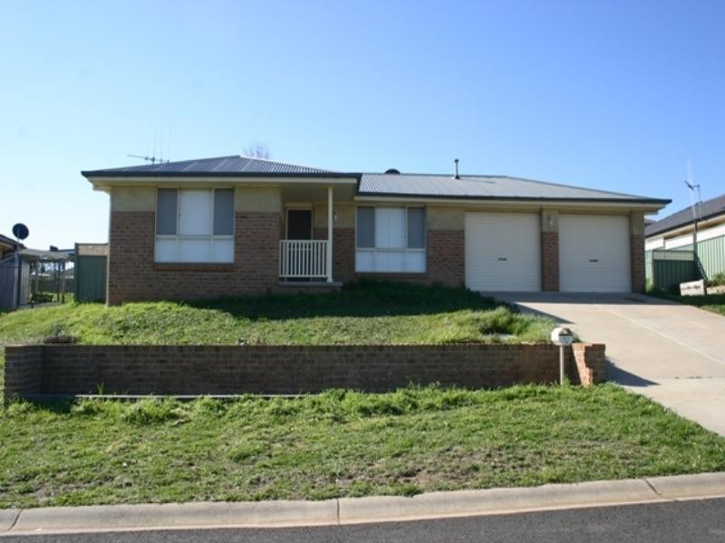 13 Honeyman Drive, Orange NSW 2800