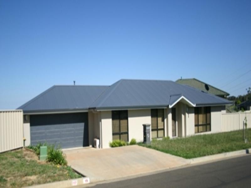 19 Holman Way, Orange NSW 2800