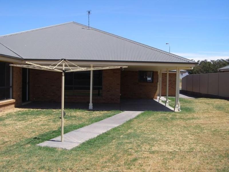 21 Pearl Crescent, Orange NSW 2800