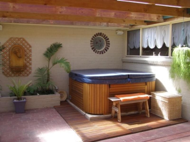 18 Pineridge Drive, Orange NSW 2800