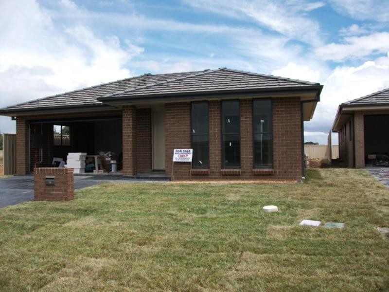 16 Onyx Place, Orange NSW 2800