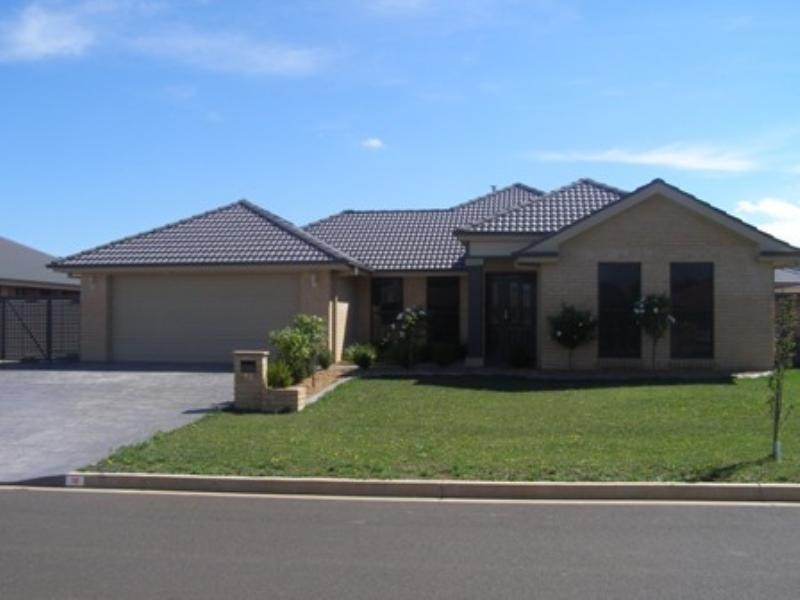 16 Brooklands Drive, Orange NSW 2800