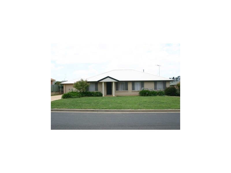 6 Gersbach Place, Orange NSW 2800