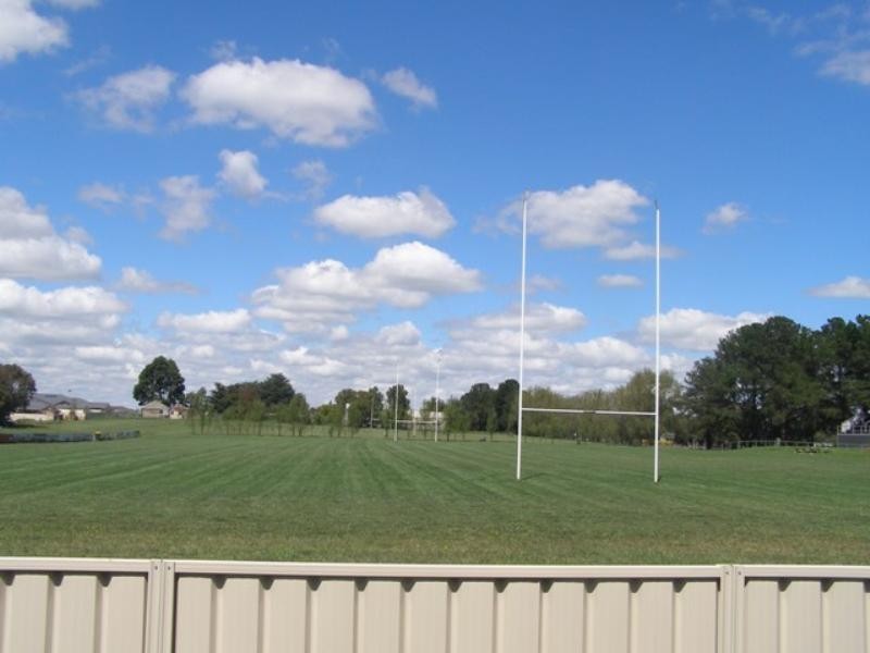 8 Onyx Street, Orange NSW 2800