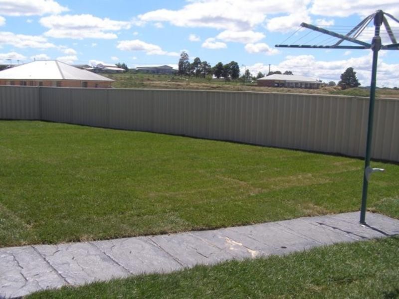 8 Onyx Street, Orange NSW 2800