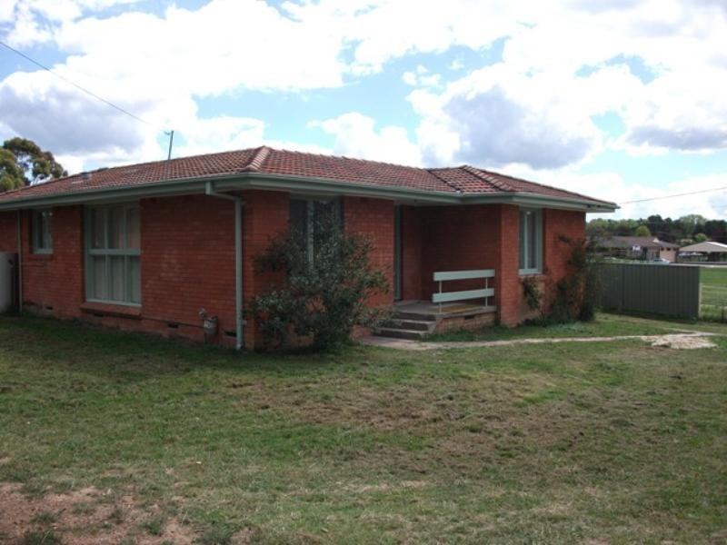 2 Algona Crescent, Orange NSW 2800