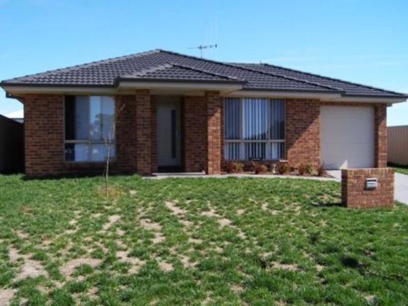 35 Moonstone Drive, Orange NSW 2800