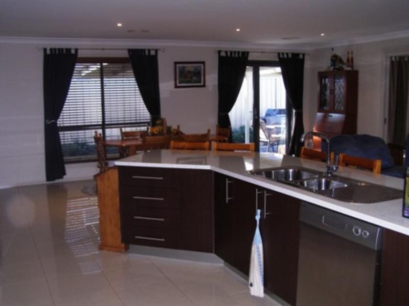 10 Botanic Way, Orange NSW 2800