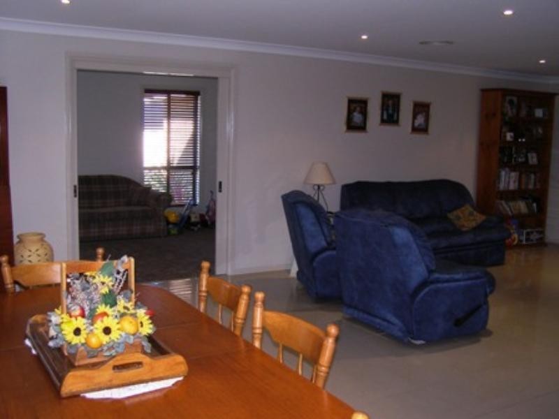 10 Botanic Way, Orange NSW 2800