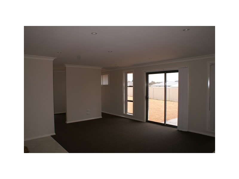 19 Diamond Drive, Orange NSW 2800