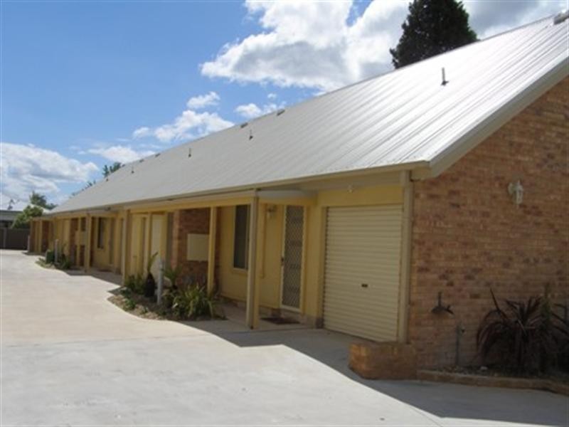 Units 1,2,3,4,5 of Mclachlan Street, Orange NSW 2800