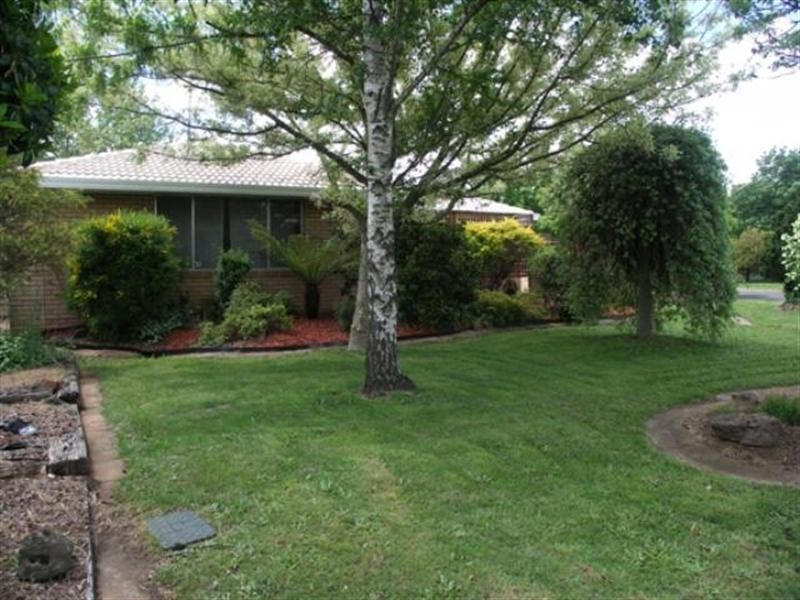 2 Courallie Drive, Orange NSW 2800